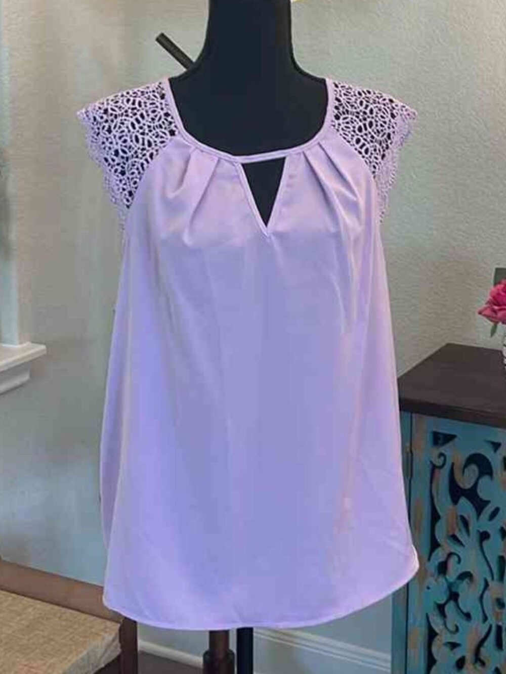 Plus Keyhole Neck Guipure Lace Keyhole Back Sleeve Blouse - Picture 1 of 4